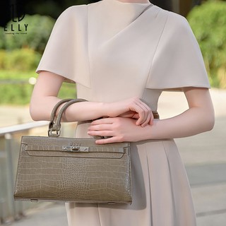 Túi xách nữ ELLY EL330 là mẫu túi size trung mang phong cách thanh lịch và hiện đại