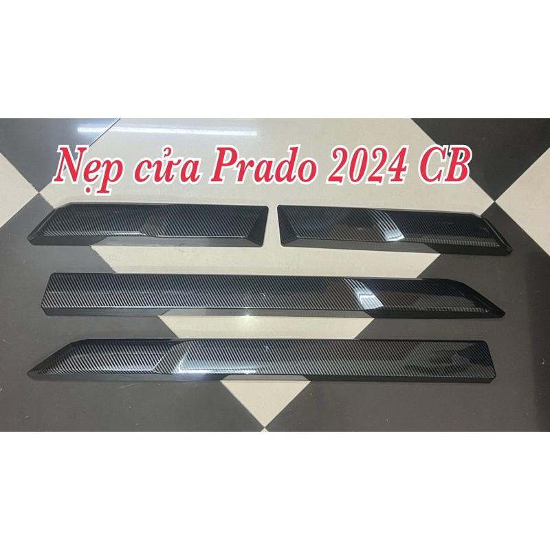 Nẹp cửa theo xe Toyota Prado LC250 2024 -2025 mẫu carbon.
