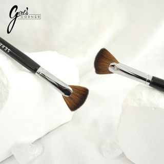 Cọ Bắt Sáng Highlight Dạng Fan Sephora 62