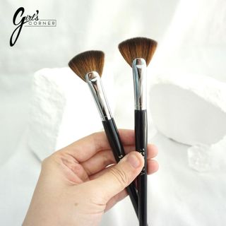 Cọ Bắt Sáng Highlight Dạng Fan Sephora 62