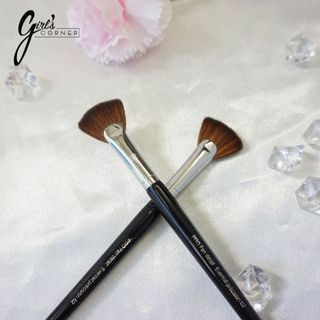 Cọ Bắt Sáng Highlight Dạng Fan Sephora 62