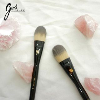 Cọ Tán Nền Shape Dẹt Lancome No2