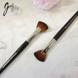 Cọ Bắt Sáng Highlight Dạng Fan Sephora 62