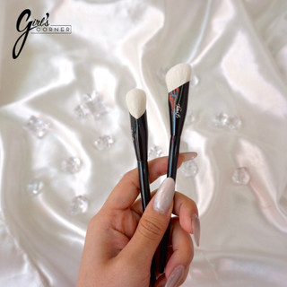 Cọ che khuyết điểm Feather B Angled ( Black )
