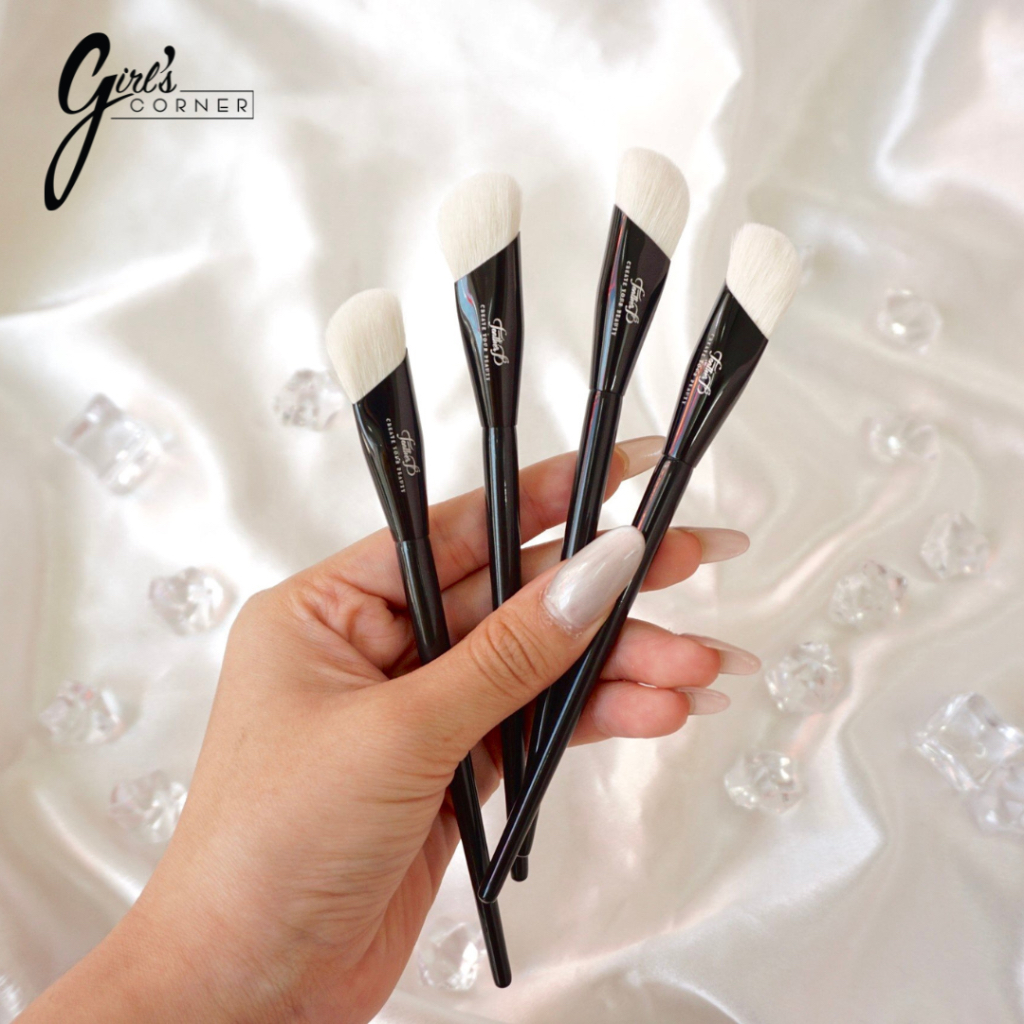 Cọ che khuyết điểm Feather B Angled ( Black )
