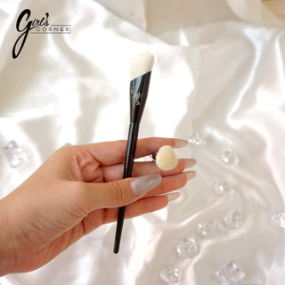 Cọ che khuyết điểm Feather B Angled ( Black )