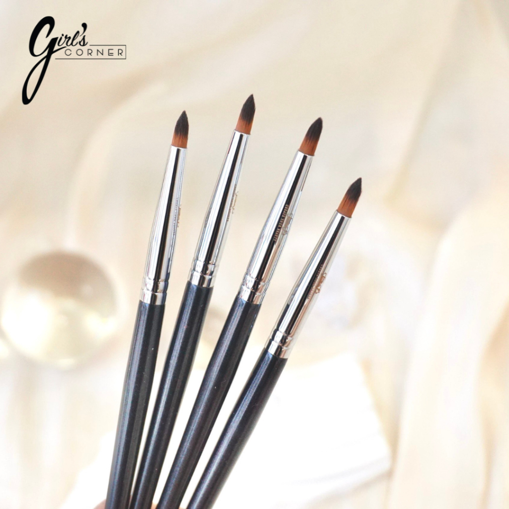 Cọ liner - viền mí mắt Feather B 06
