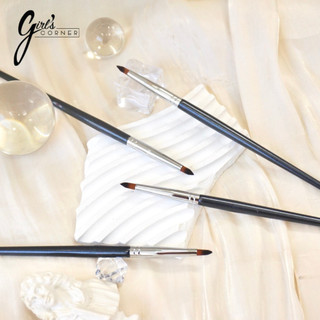 Cọ liner - viền mí mắt Feather B 06