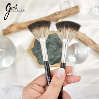Cọ đánh highlight Sephora Fan 65