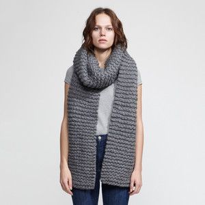 Khăn len đan tay chất liệu cotton love