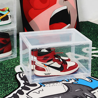 Hộp đựng giày cao cấp nhựa cứng Sneaker Box Plus Black-White cửa mở ngang, hút nam châm