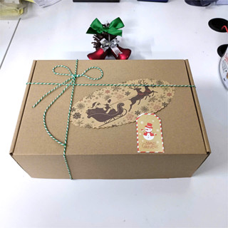  Hộp quà Noel cho người yêu bạn bè hộp quà giấy kraft kèm thiệp ghi lời chúc giấy rơm lót hộp. 
