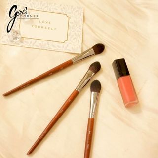Cọ Highlight Makeup Forever 144
