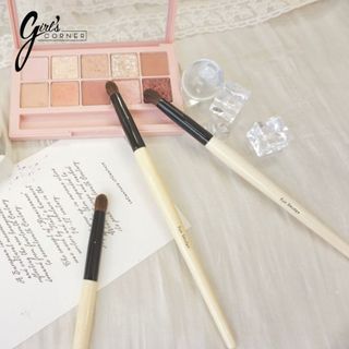Cọ nhấn hốc mắt Bobbi Smudge