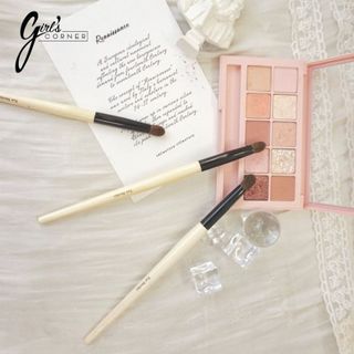 Cọ nhấn hốc mắt Bobbi Smudge