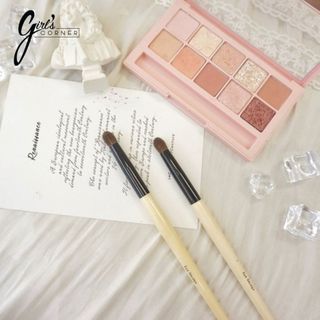Cọ nhấn hốc mắt Bobbi Smudge