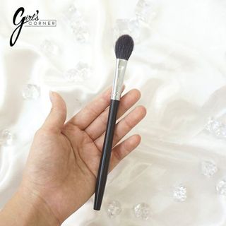 Cọ highlight - má hồng Feather B 144