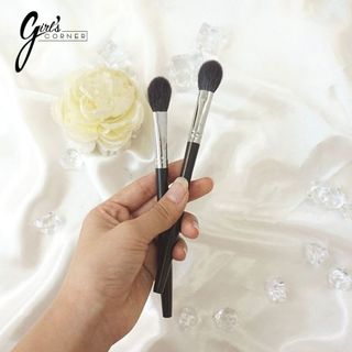 Cọ highlight - má hồng Feather B 144