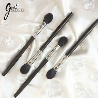 Cọ highlight - má hồng Feather B 144