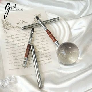 Cọ Môi Makeup Forever 304 Có Nắp Đậy