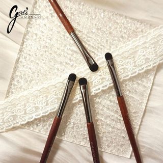 Cọ tán bầu mắt Makeup Forever 210