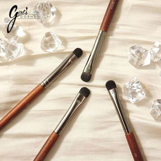 Cọ tán bầu mắt Makeup Forever 210