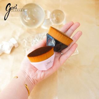 Cọ nền Feather B Petal 55 Foundation Brush