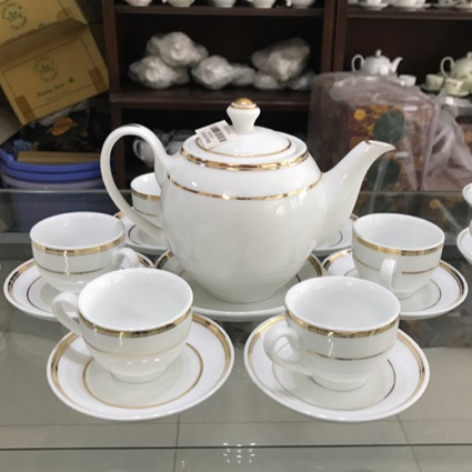 Ấm chén men trắng kẻ chỉ vàng