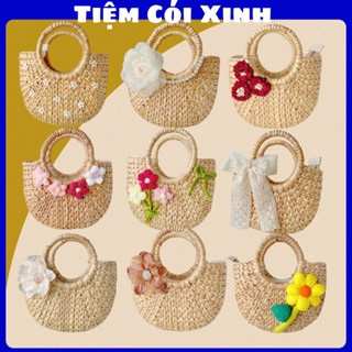 Túi xách cói mini quấn quai nơ ren lục bình làm đạo cụ chụp ảnh dễ thương cho mẹ và bé