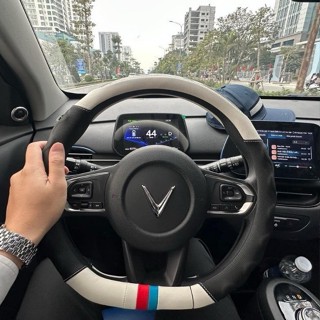 Bọc vô lăng Dcut, Bọc tay lái xe Vinfast VF3, VF5, VF8 , VF9, VFe34, VF6, VF7 Kiểu dáng đẹp,vừa xe - Mẫu Sọc 3 Màu