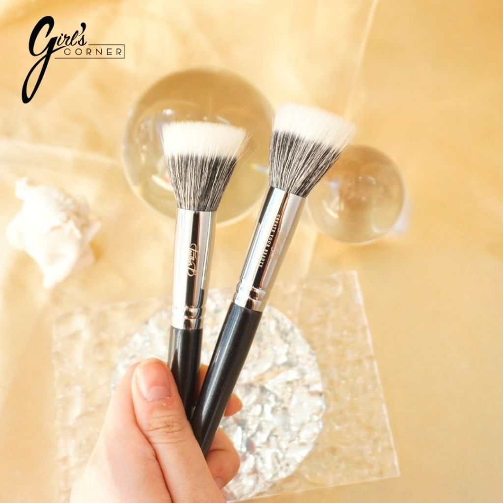 Cọ tán má hồng - phủ phấn Feather B 188