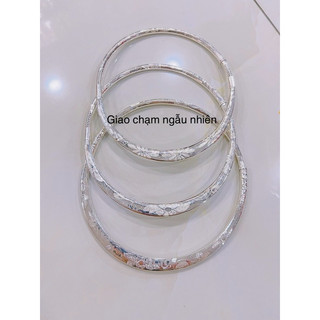 Kiềng bạc khoá vặn chạm hoa văn shop giao chạm ngẫu nhiên