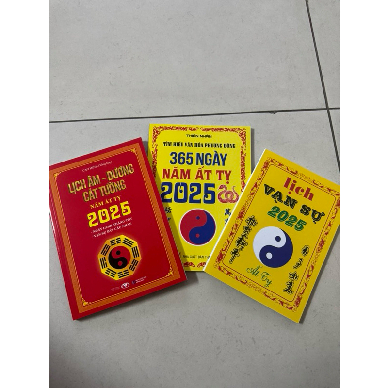 Lịch vạn sự 2025 nhiều loại