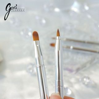 Cọ môi 2 đầu Feather B Lip