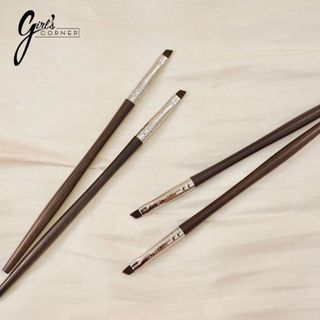 Cọ kẻ mày - liner gel Feather B 742