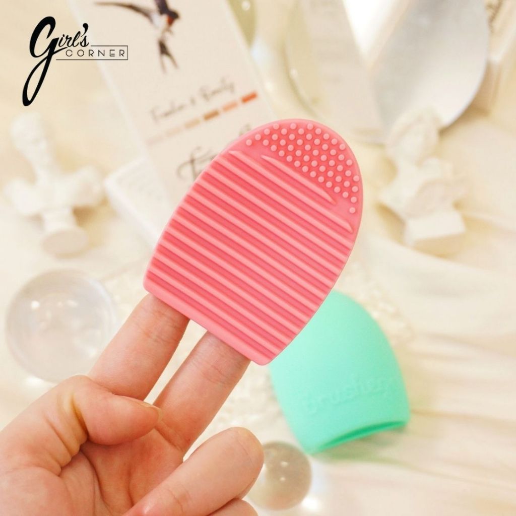 Cục giặt cọ trang điểm Feather B (Giao màu ngẫu nhiên)