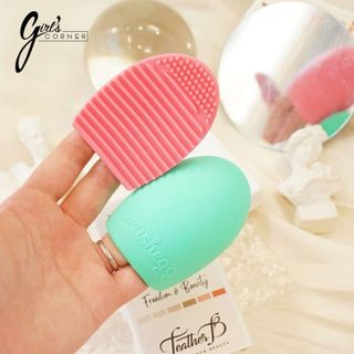 Cục giặt cọ trang điểm Feather B (Giao màu ngẫu nhiên)