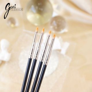 Cọ liner - viền mí mắt Feather B 06