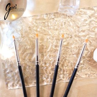 Cọ liner - viền mí mắt Feather B 06