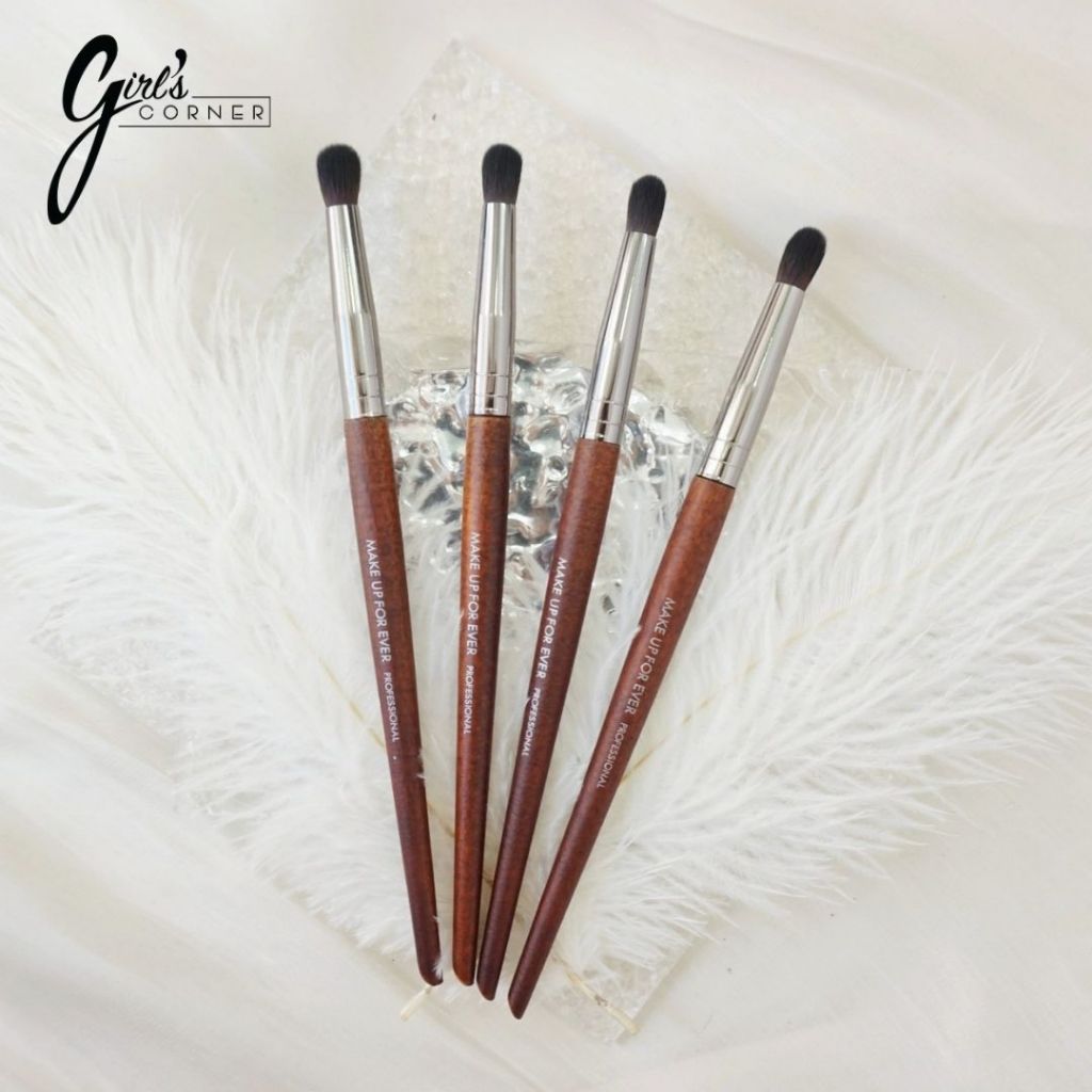 Cọ nhấn hốc và blend nhỏ Makeup Forever 218