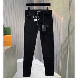 Quần jean bò nam Dsq2 đính 4 cúc khắc chữ hãng dệt khoá zip đen lệch đùi thêu số 2 trắng basic QJ3556