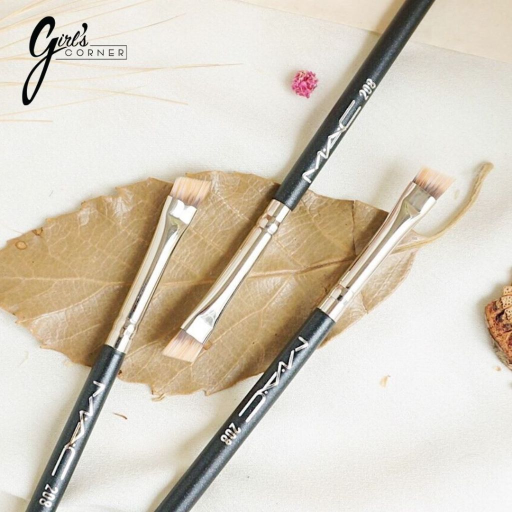 Cọ vẽ mày SYNTHETIC ANGLED BROW BRUSH M 208