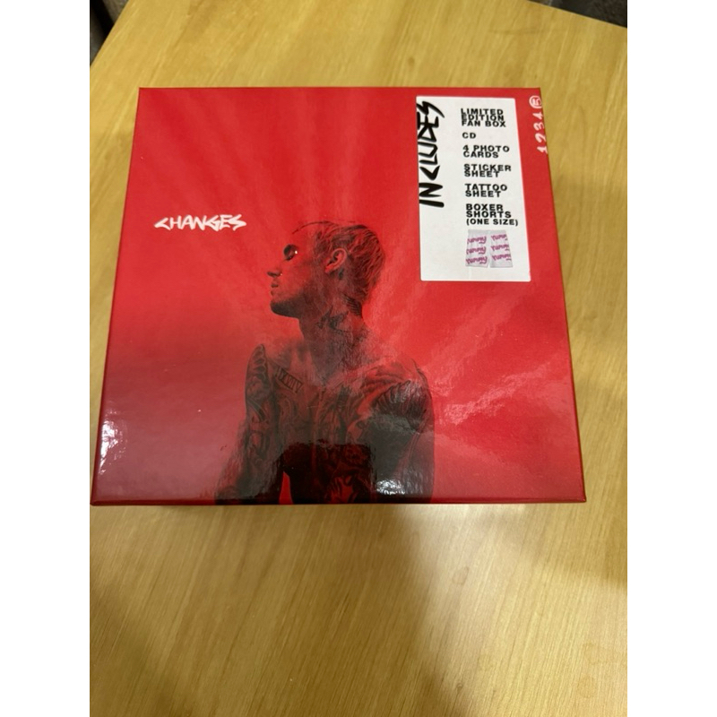 Boxset Changes Justin Bieber đã khui unseal ( chỉ khui xem postcard còn cd và quần còn rất mới nguyê