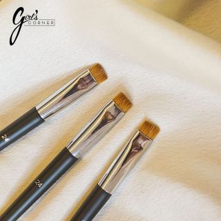 Cọ vẽ mắt Dior 24 Backstage Eyeliner Brush