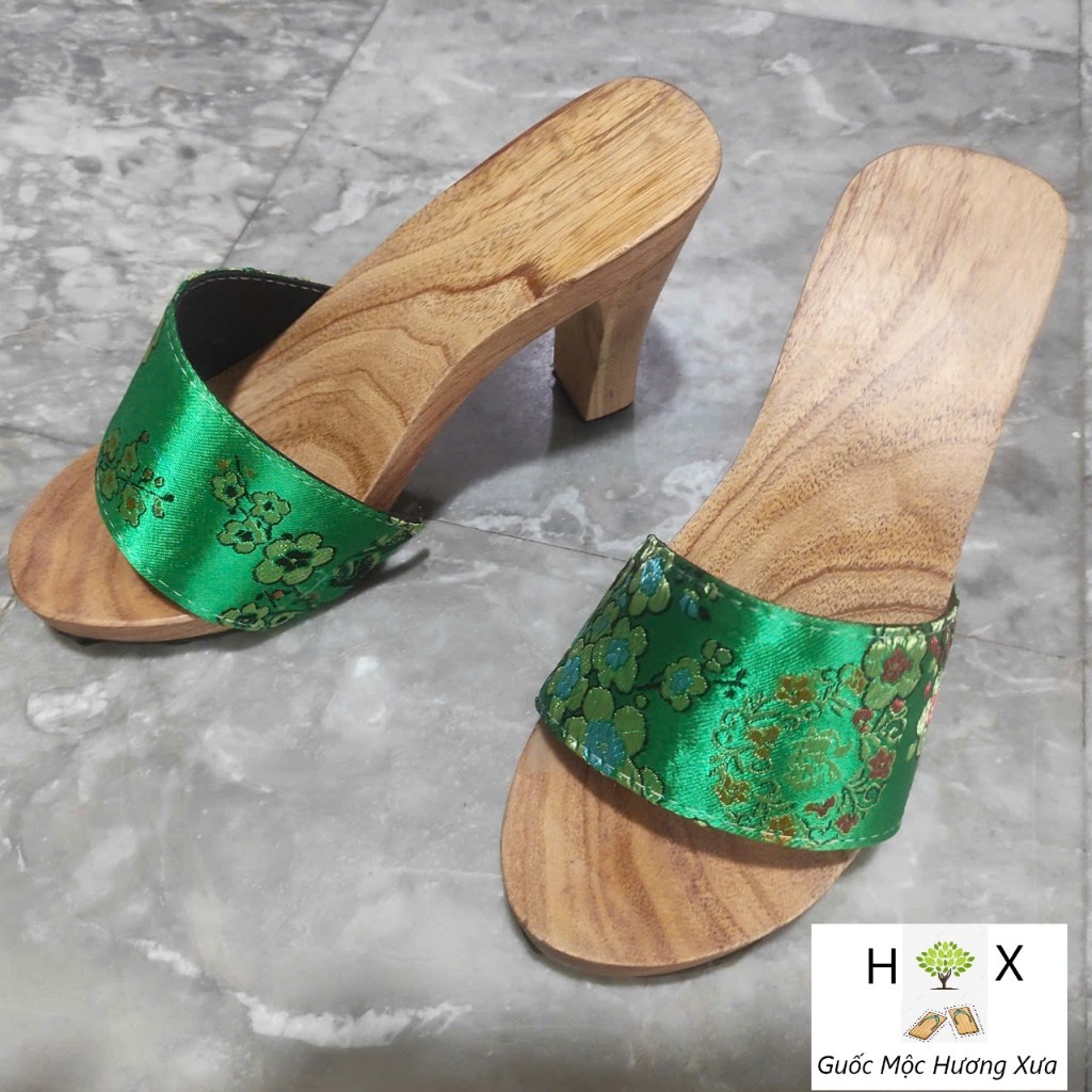 Guốc Gỗ Guốc Mộc Cao 9 Phân Đế Vuông Quai Gấm Lụa ( đế cao su 2 lớp )