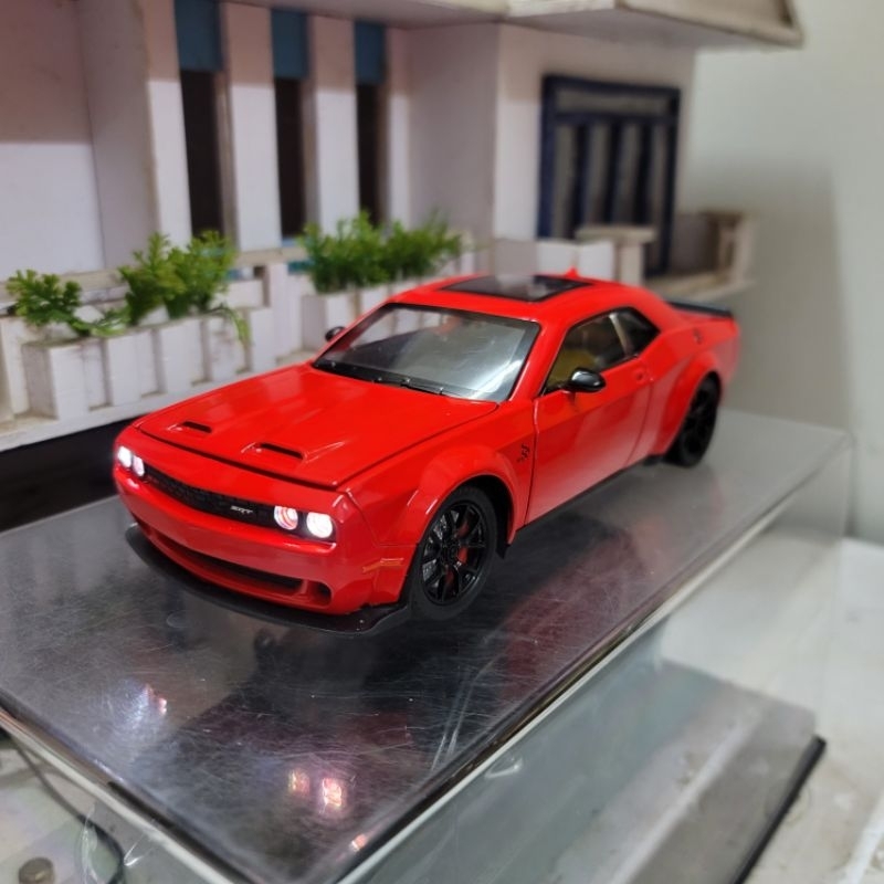 Mô hình xe Dodge Challenger SRT Hellcat Tỷ Lệ 1:24 bằng hợp kim
