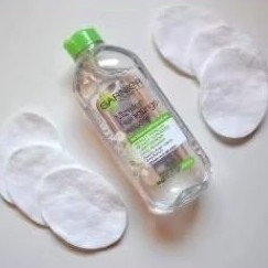 Nước tẩy trang Garnier Micellar.