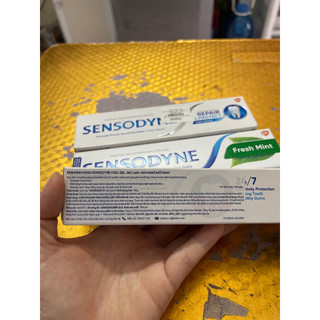 Kem đánh răng Sensodyne