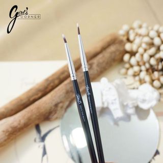 Cọ liner - viền mí mắt Feather B M250
