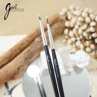 Cọ liner - viền mí mắt Feather B M250